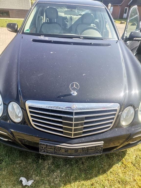 Schwarz Gebraucht 2007 Mercedes E220 Elegance Limousine | 5.300 € (Fairer Preis) - Bild 1/4