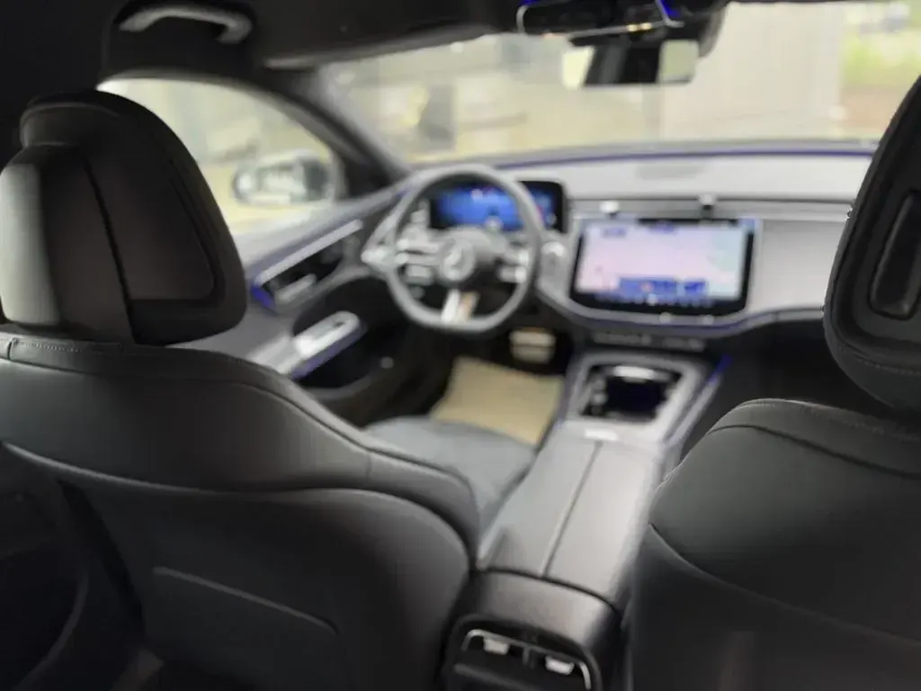 Gebraucht Mercedes E300 AMG 313 PS (230 kW) 2024 Schwarz Limousine