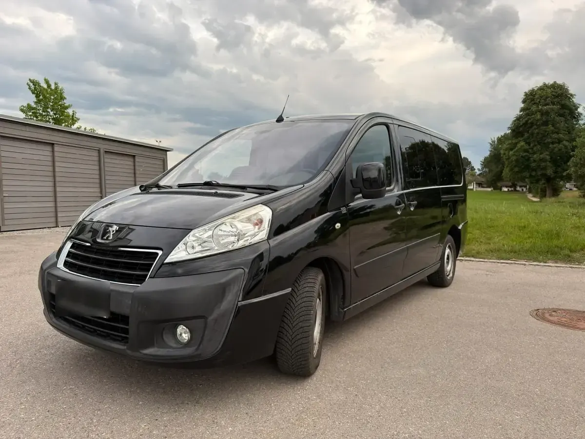 Gebraucht Peugeot TePee 163 PS (119 kW) 2013 Schwarz Van / Kleinbus
