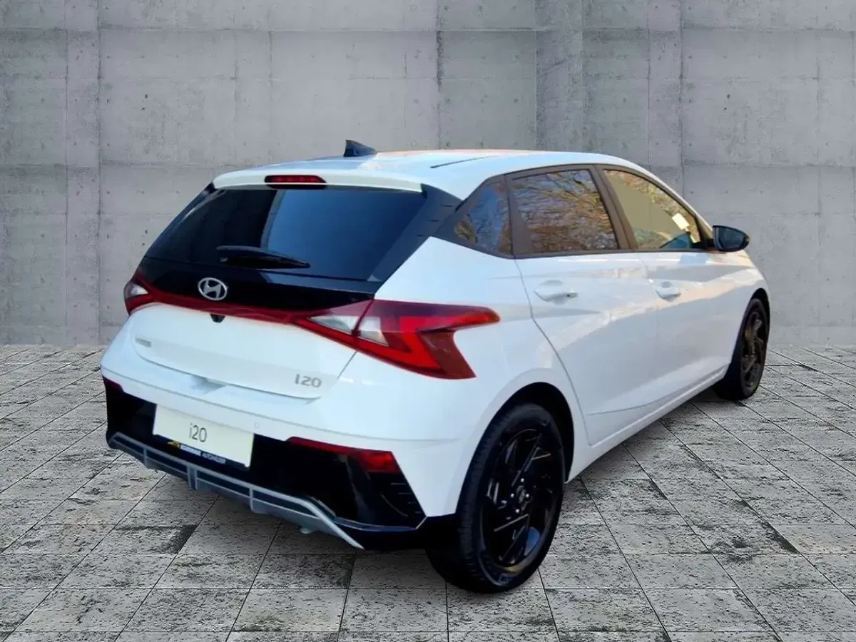 Gebraucht Hyundai i20 Blackline 90 PS (66 kW) 2026 Atlas white / sol Kleinwagen