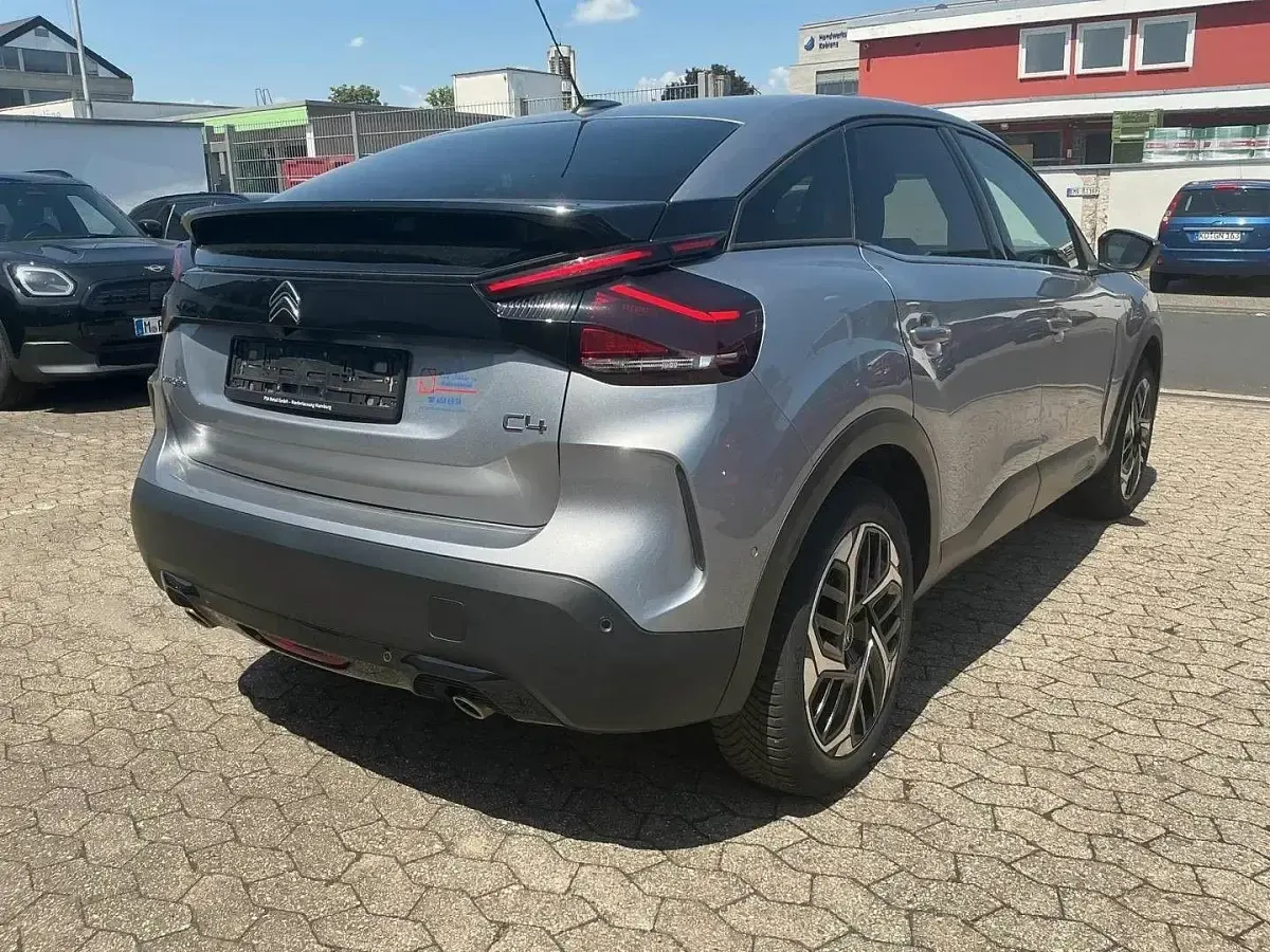 Gebraucht Citroën C4 Shine 131 PS (96 kW) 2022 Grau SUV