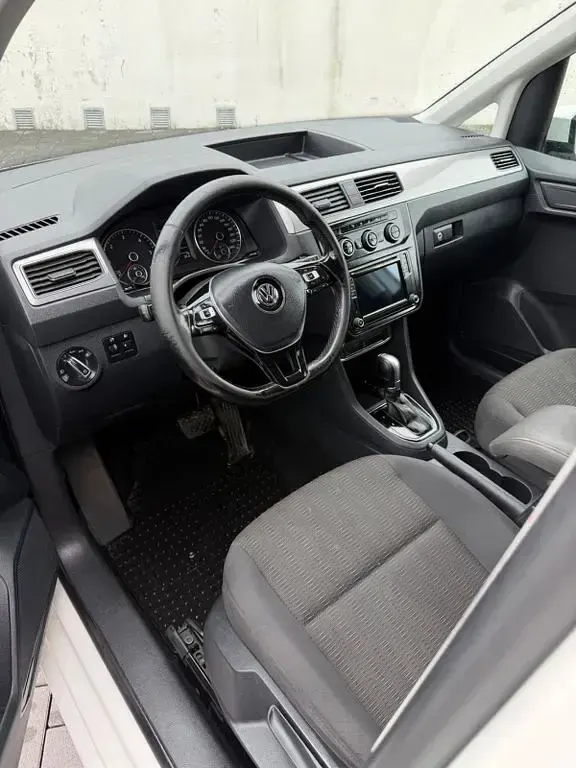Używany VW Caddy 102 KM (75 kW) 2016 Biały Minivan
