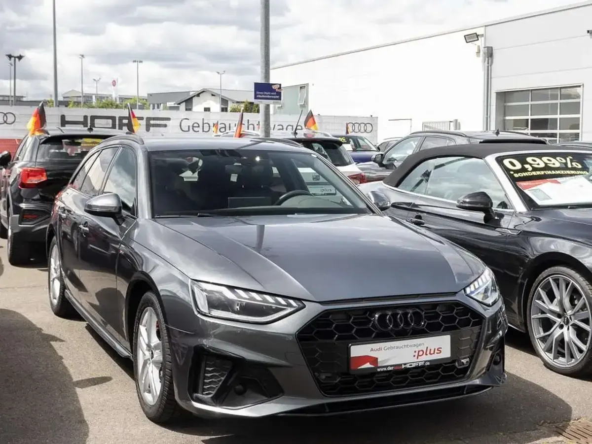 Gebraucht Audi A4 S-Line 204 PS (150 kW) 2023 Daytonagrau perleffekt Kombi
