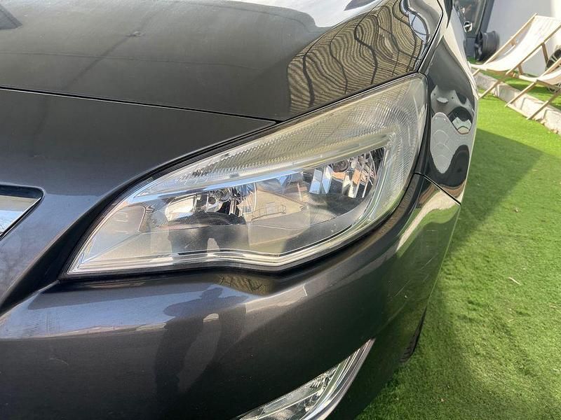 Gebraucht Opel Astra Edition 140 PS (102 kW) 2010 Grau Limousine