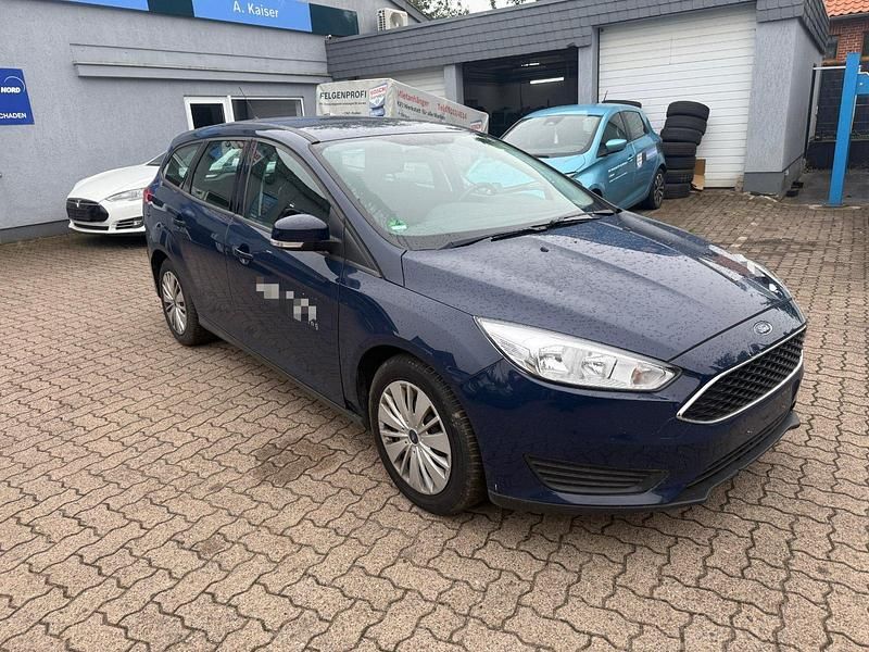 Blau Gebraucht 2018 Ford Focus Kombi | 4.299 € (Superpreis) - Bild 1/4