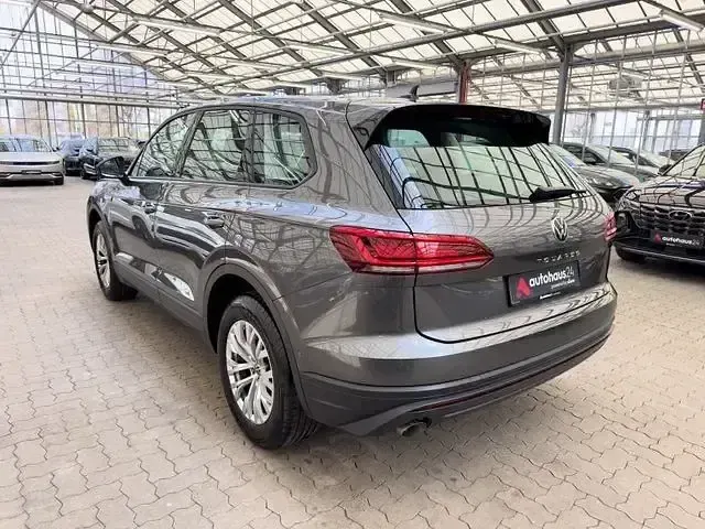 Gebraucht VW Touareg 231 PS (169 kW) 2023 Grau SUV