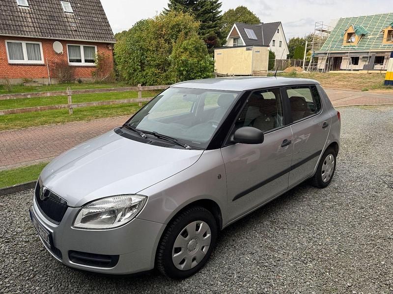 Silber Gebraucht 2010 Skoda Fabia Cool Edition Kleinwagen | 2.000 € (Guter Preis) - Bild 1/4