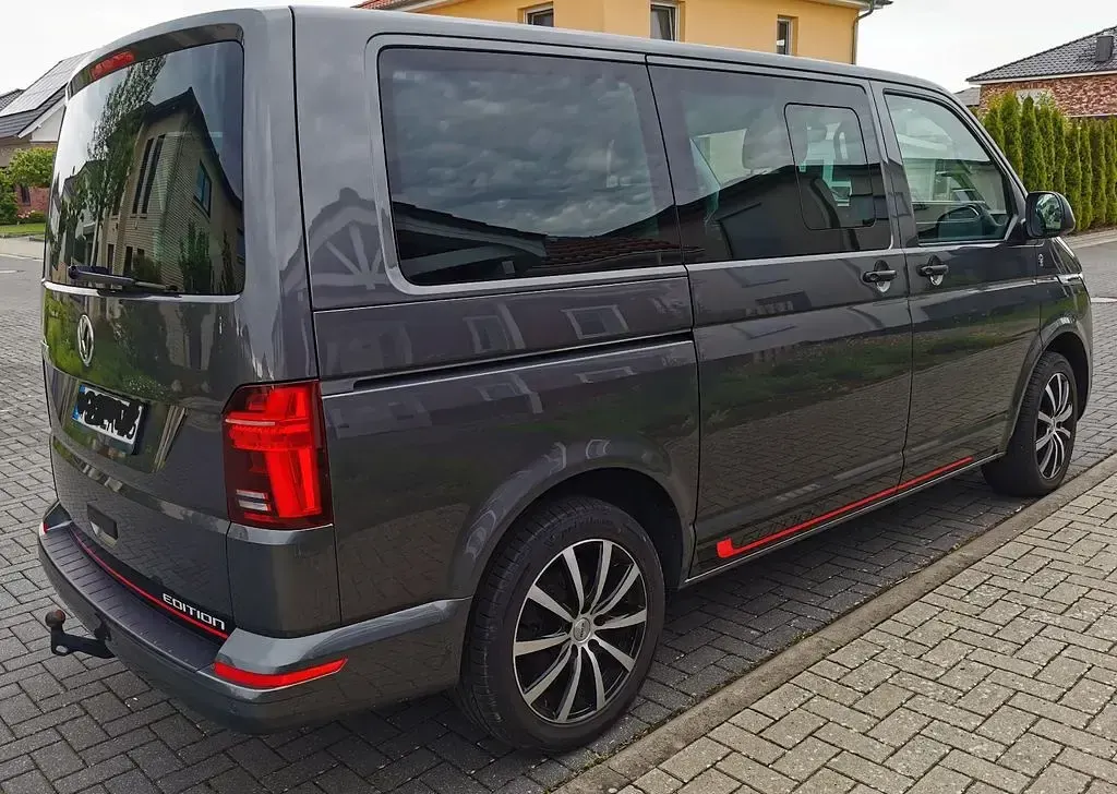Käytetty VW Multivan 150 HP (110 kW) 2020 Harmaa Tila-auto