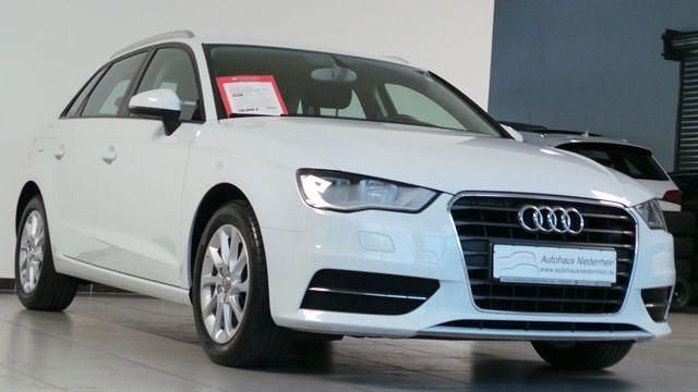 Gebraucht Audi A3 Attraction 150 PS (110 kW) 2014 Weiß metallic Limousine