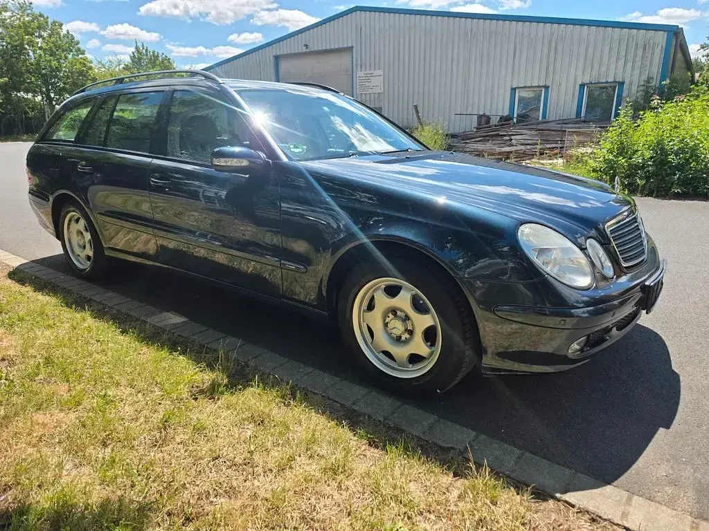 Gebraucht Mercedes E220 150 PS (110 kW) 2004 Schwarz Kombi