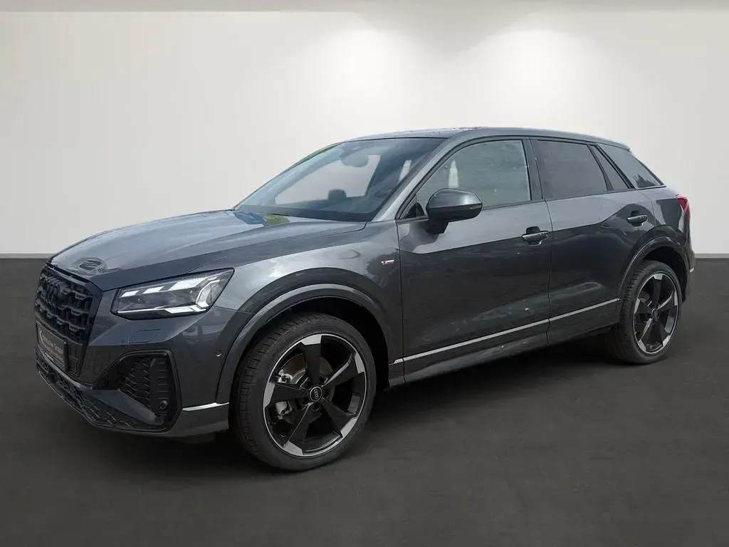 Neu Audi Q2 Competition 150 PS (110 kW) 2025 (daytonagrau perleffekt) SUV