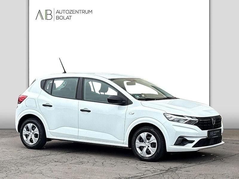 Weiß Gebraucht 2022 Dacia Sandero Essentiel Limousine | 10.500 € (Guter Preis) - Bild 1/4