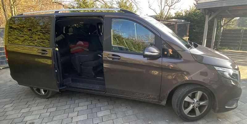 Gebraucht Mercedes V220 163 PS (119 kW) 2015 Braun Van / Kleinbus