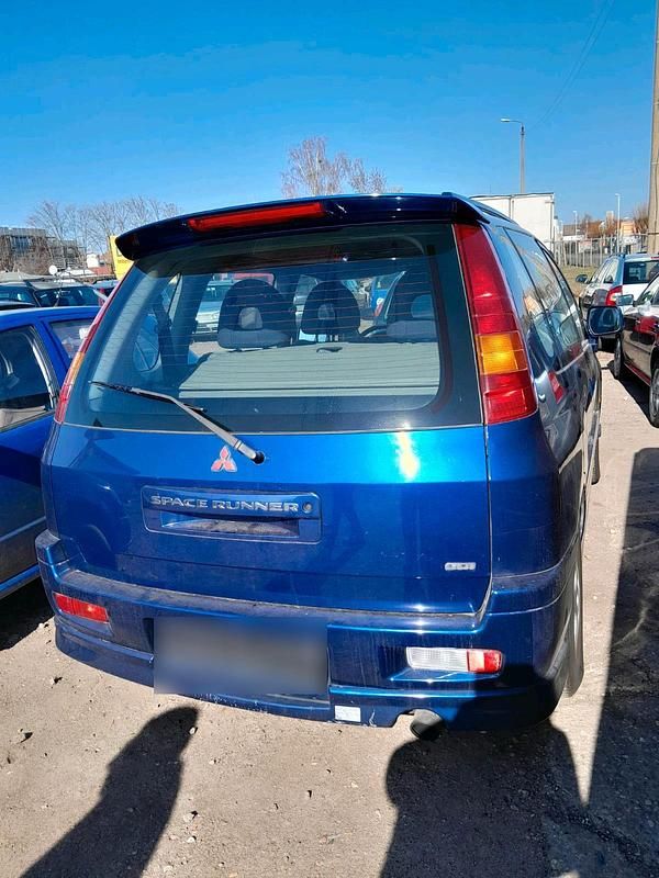 Gebraucht Mitsubishi Space Runner 2000 Blau Van / Kleinbus