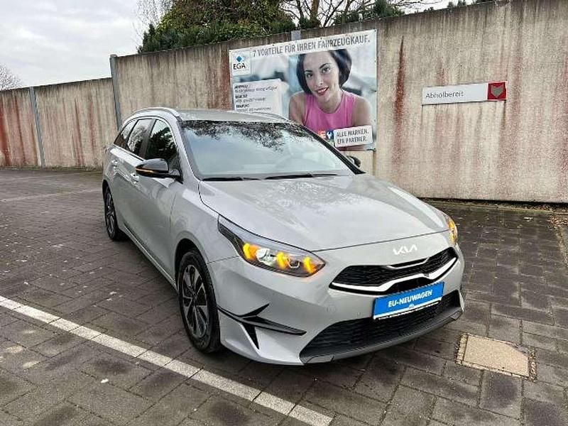 Neu Kia Ceed 101 PS (74 kW) 2025 Grau Kleinwagen