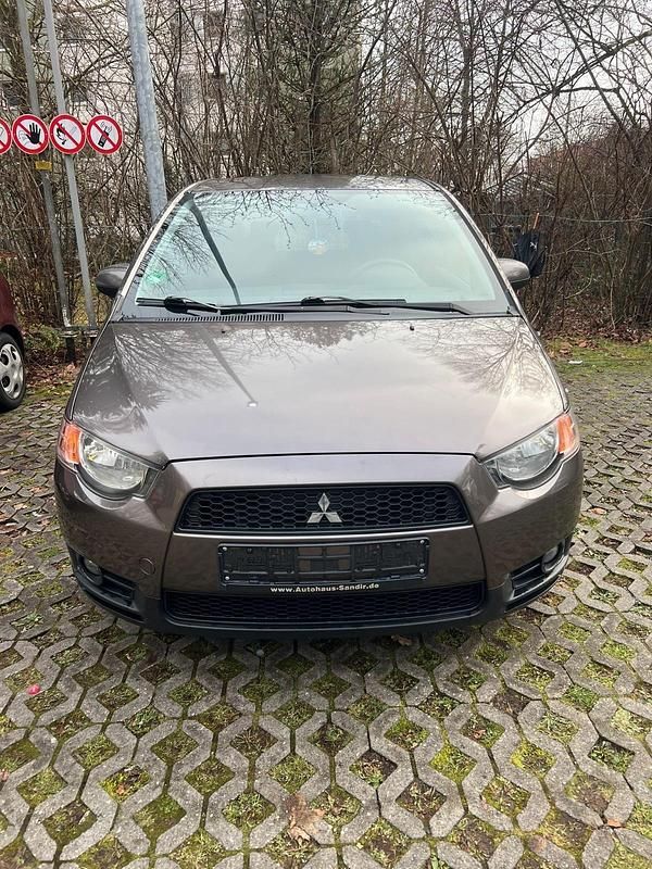 Braun Gebraucht 2012 Mitsubishi Colt Kleinwagen | 2.199 € (Guter Preis) - Bild 1/4