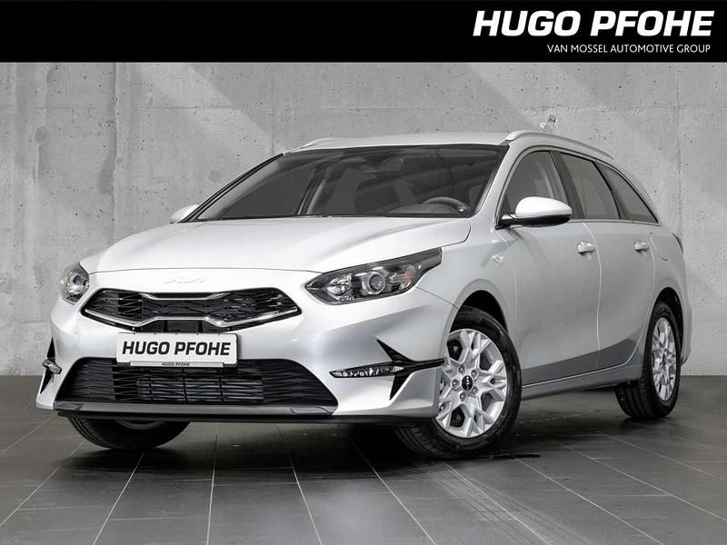 Sparklingsilber Neu 2025 Kia Ceed Sportswagon Vision Kombi | 22.490 € (Fairer Preis) - Bild 1/4
