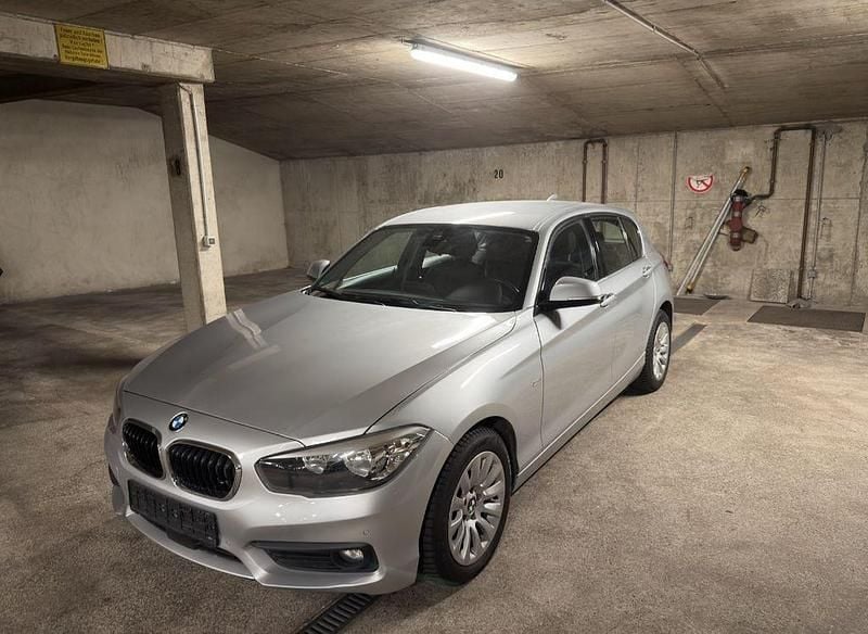 Grau Gebraucht 2017 BMW 125 Sport Line Kleinwagen | 14.400 € (Superpreis) - Bild 1/4