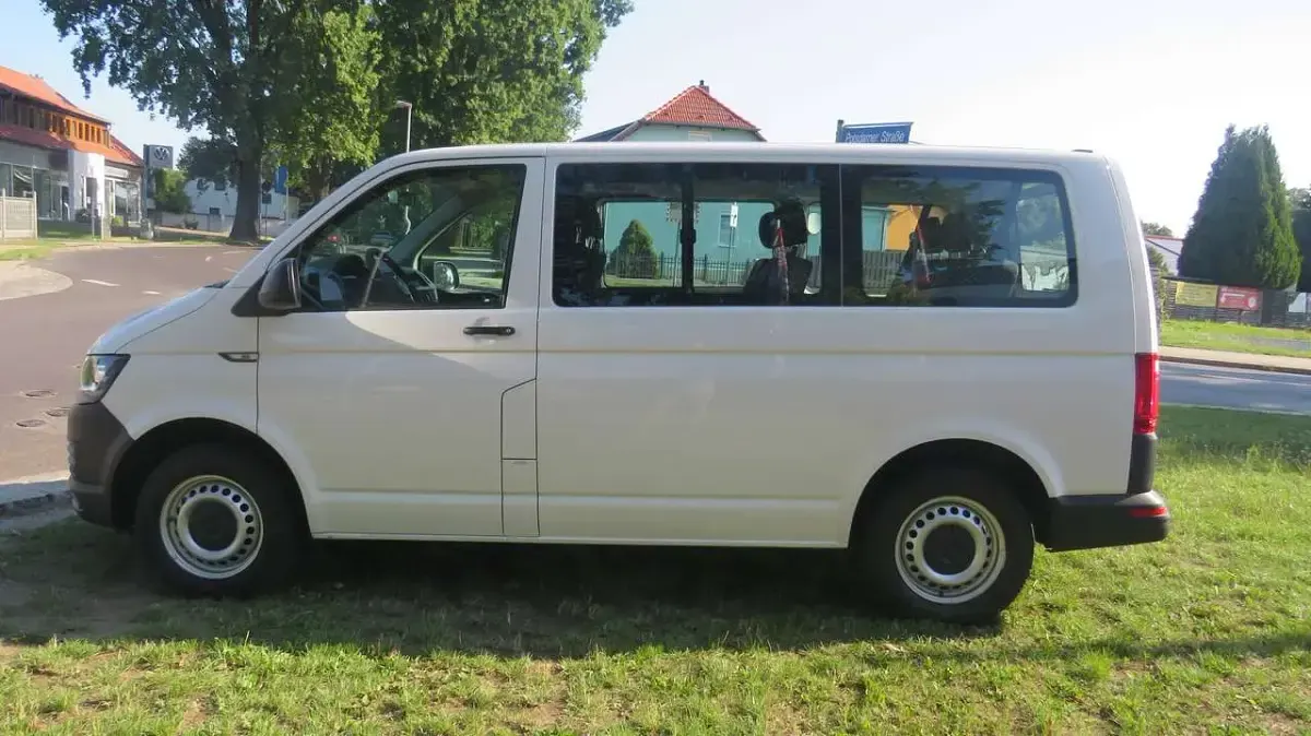Gebraucht VW Caravelle 150 PS (110 kW) 2017 Candyweiß Van