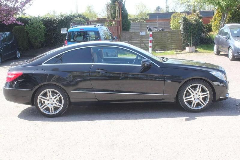 Second-hand Mercedes E200 184 CP (135 kW) 2011 Negru Coupe