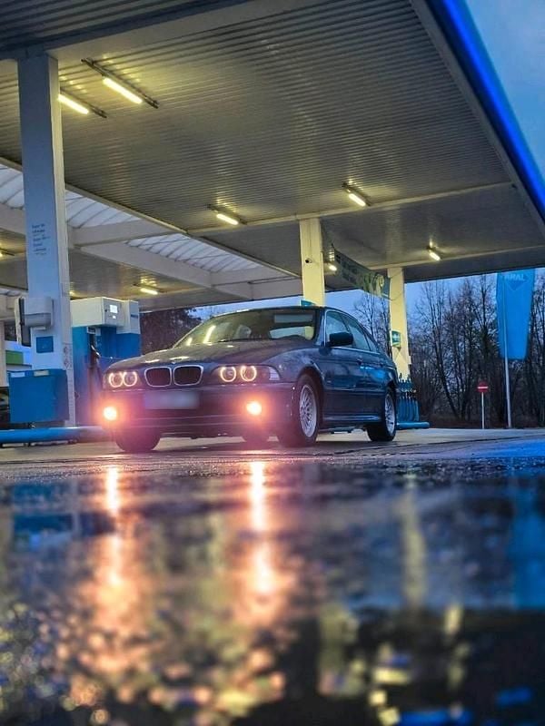 Second-hand BMW 525 193 CP (141 kW) 2001 Albastru Berlinǎ