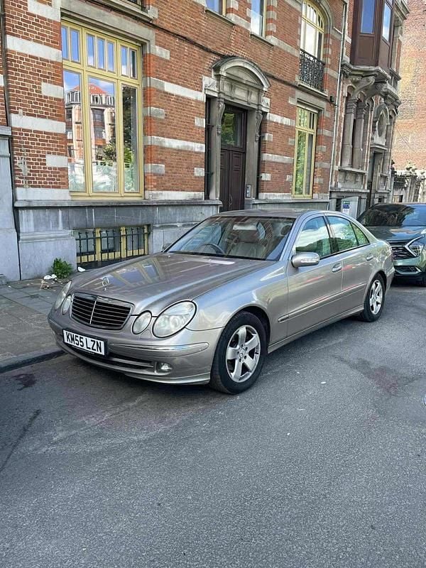 Gold Gebraucht 2007 Mercedes E280 Avantgarde Limousine | 2.100 € - Bild 1/4