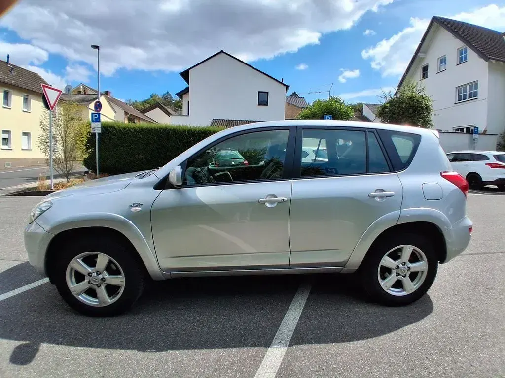 Gebraucht Toyota RAV4 177 PS (130 kW) 2007 Silber SUV