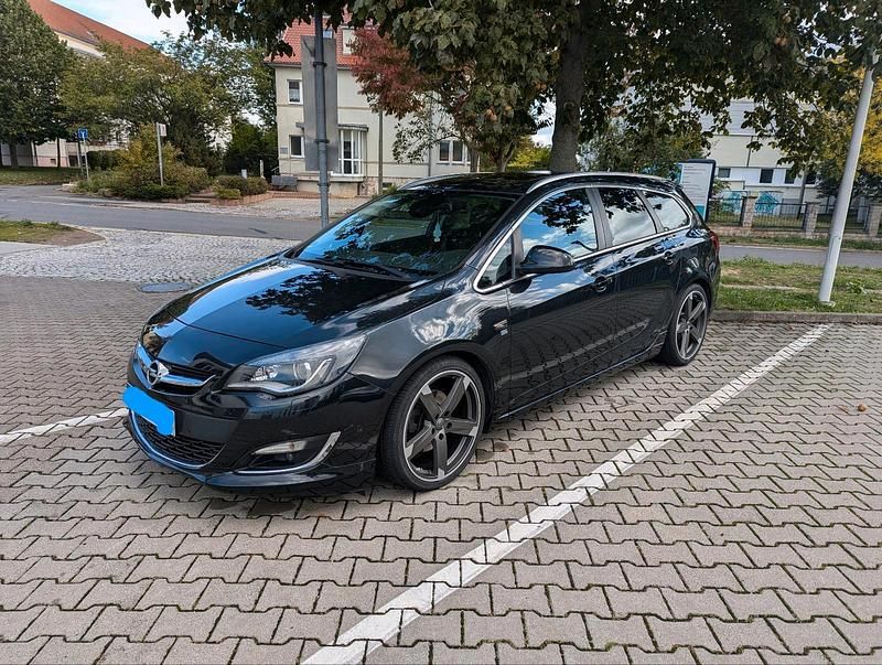 Schwarz Gebraucht 2014 Opel Astra OPC Kombi | 7.350 € (Fairer Preis) - Bild 1/4