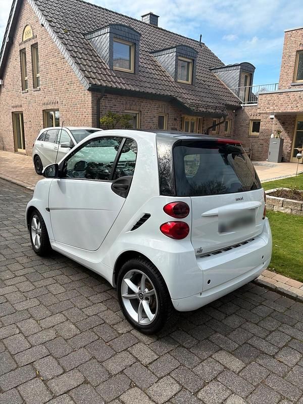 Gebraucht Smart ForTwo Coupé 71 PS (52 kW) 2011 Weiß Coupé