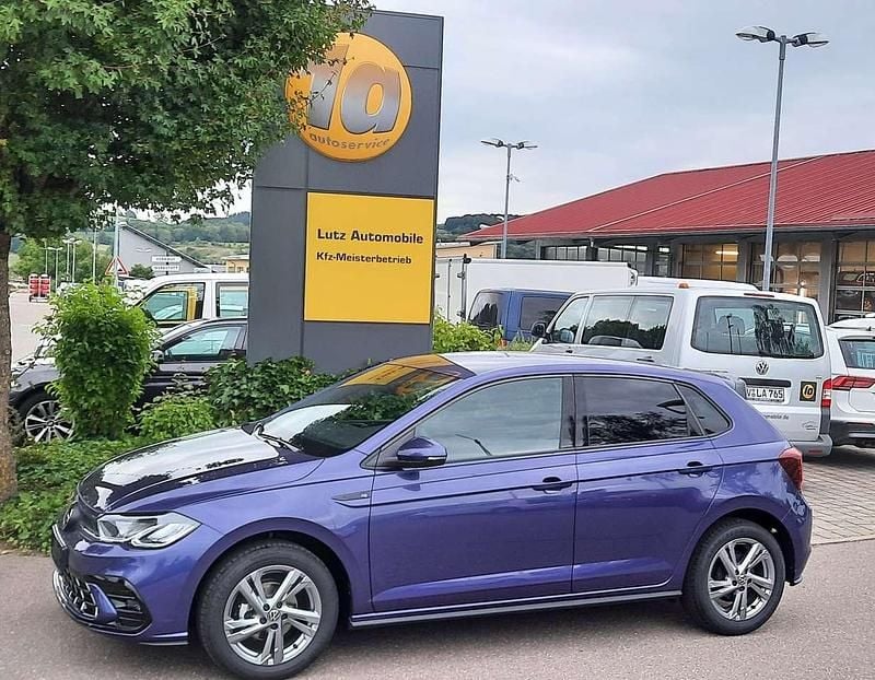 Vibrant violet metallic Gebraucht 2023 VW Polo R-line Limousine | 25.990 € (Teuer) - Bild 1/4