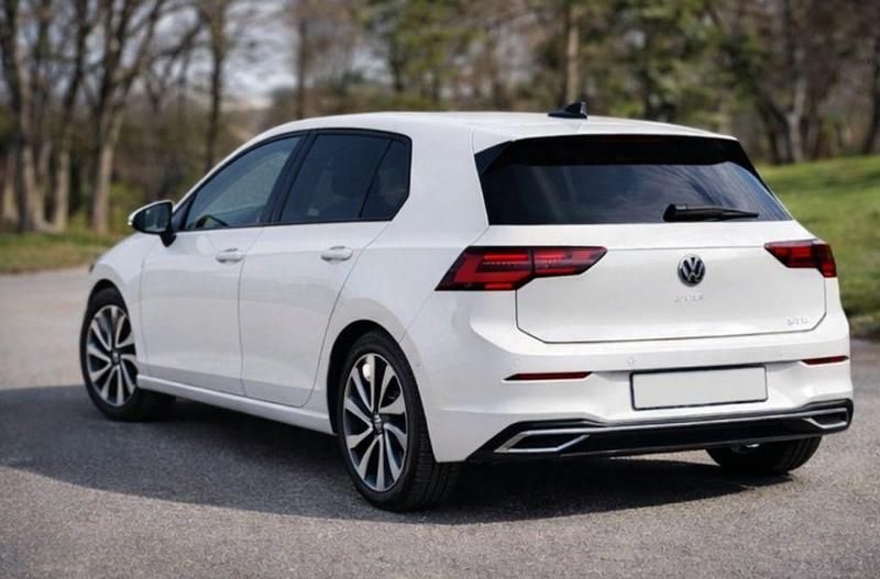 Gebraucht VW Golf VIII Active 150 PS (110 kW) 2022 Weiß Limousine