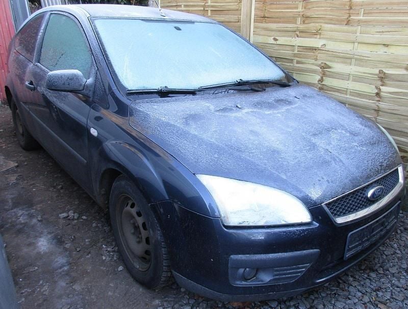 Grau Gebraucht 2006 Ford Focus Kleinwagen | 750 € (Fairer Preis) - Bild 1/2