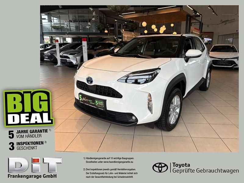 Schneeweiss Gebraucht 2023 Toyota Yaris Cross Comfort SUV | 21.979 € (Guter Preis) - Bild 1/4