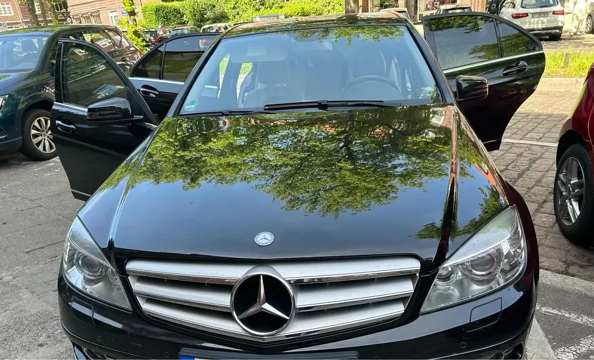 Gebraucht Mercedes C250 204 PS (150 kW) 2010 Schwarz Limousine