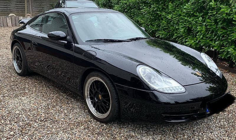 Schwarz Gebraucht 2001 Porsche 911 Carrera 4 Coupé | 23.996 € (Teuer) - Bild 1/4