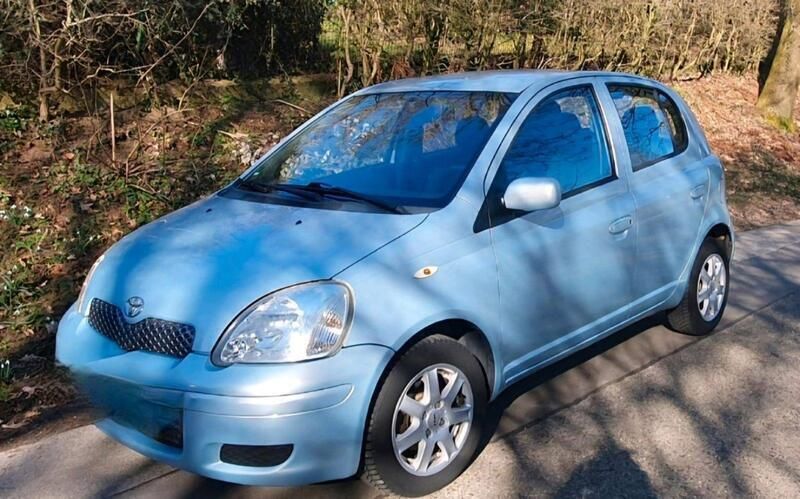 Blau Gebraucht 2004 Toyota Yaris Kleinwagen | 2.400 € (Fairer Preis) - Bild 1/4