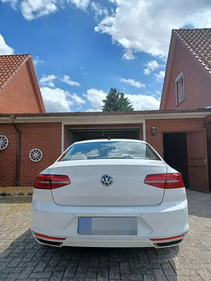 Gebraucht VW Passat Highline 239 PS (175 kW) 2016 Weiß Limousine
