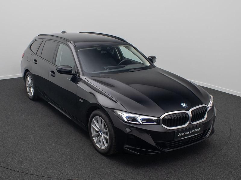 Gebraucht BMW 330e Sport Line 292 PS (214 kW) 2022 Schwarz Kombi