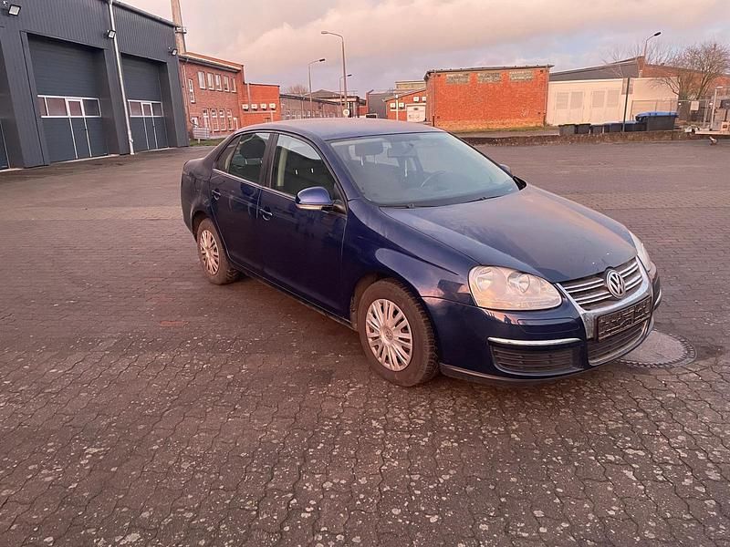 Gebraucht VW Jetta 102 PS (75 kW) 2006 Blau Limousine