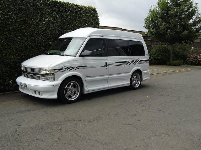 Weiß Gebraucht 2002 Chevrolet Astro Van / Kleinbus | 11.900 € - Bild 1/4