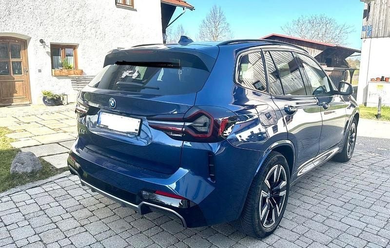Gebraucht BMW iX3 Impressive 210 kW (286 PS) 2022 Blau SUV