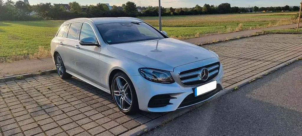 Second-hand Mercedes E220 AMG line 194 CP (142 kW) 2017 Argintiu Berlinǎ