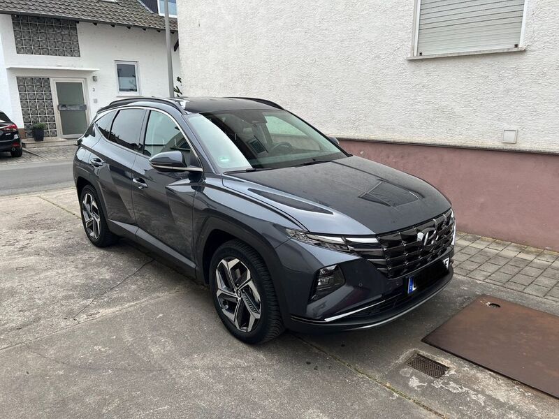 Grau Gebraucht 2022 Hyundai Tucson SUV | 29.799 € (Guter Preis) - Bild 1/4