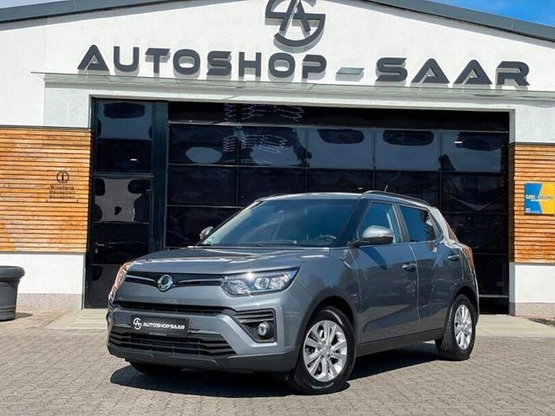 Grau Gebraucht 2020 Ssangyong Tivoli Quartz SUV | 12.990 € - Bild 1/4