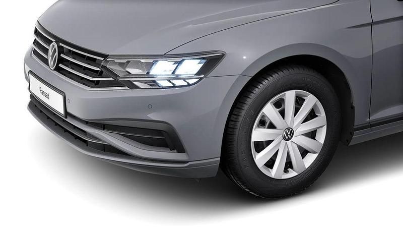 Gebraucht VW Passat Basis 150 PS (110 kW) 2024 Mondsteingrau Kombi