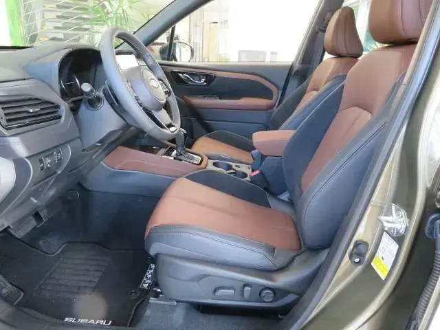 Neu Subaru Forester Platinum 136 PS (100 kW) 2026 M) (gruen SUV
