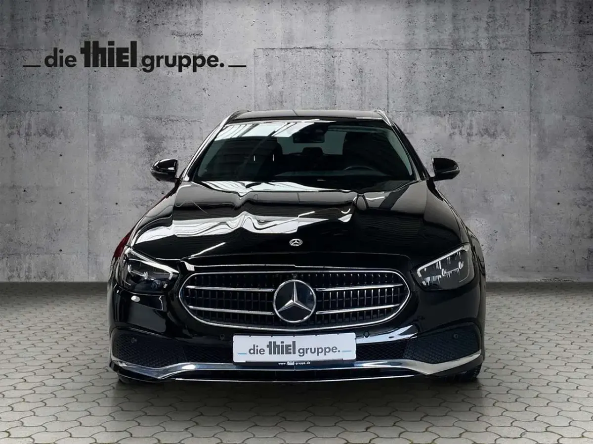 Gebraucht Mercedes E300 Avantgarde 306 PS (225 kW) 2022 Schwarz Kombi