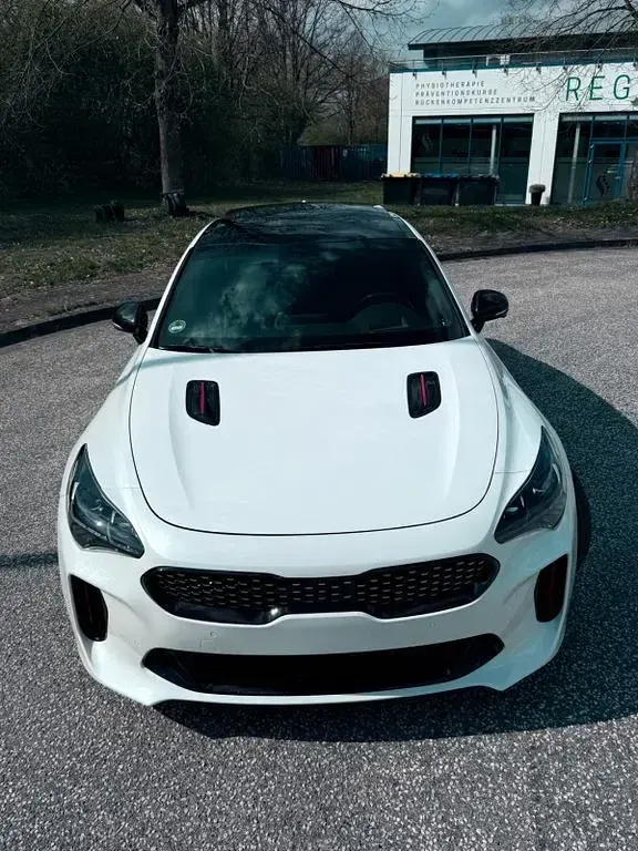 Gebraucht Kia Stinger Plus 508 PS (373 kW) 2021 Weiß Kleinwagen