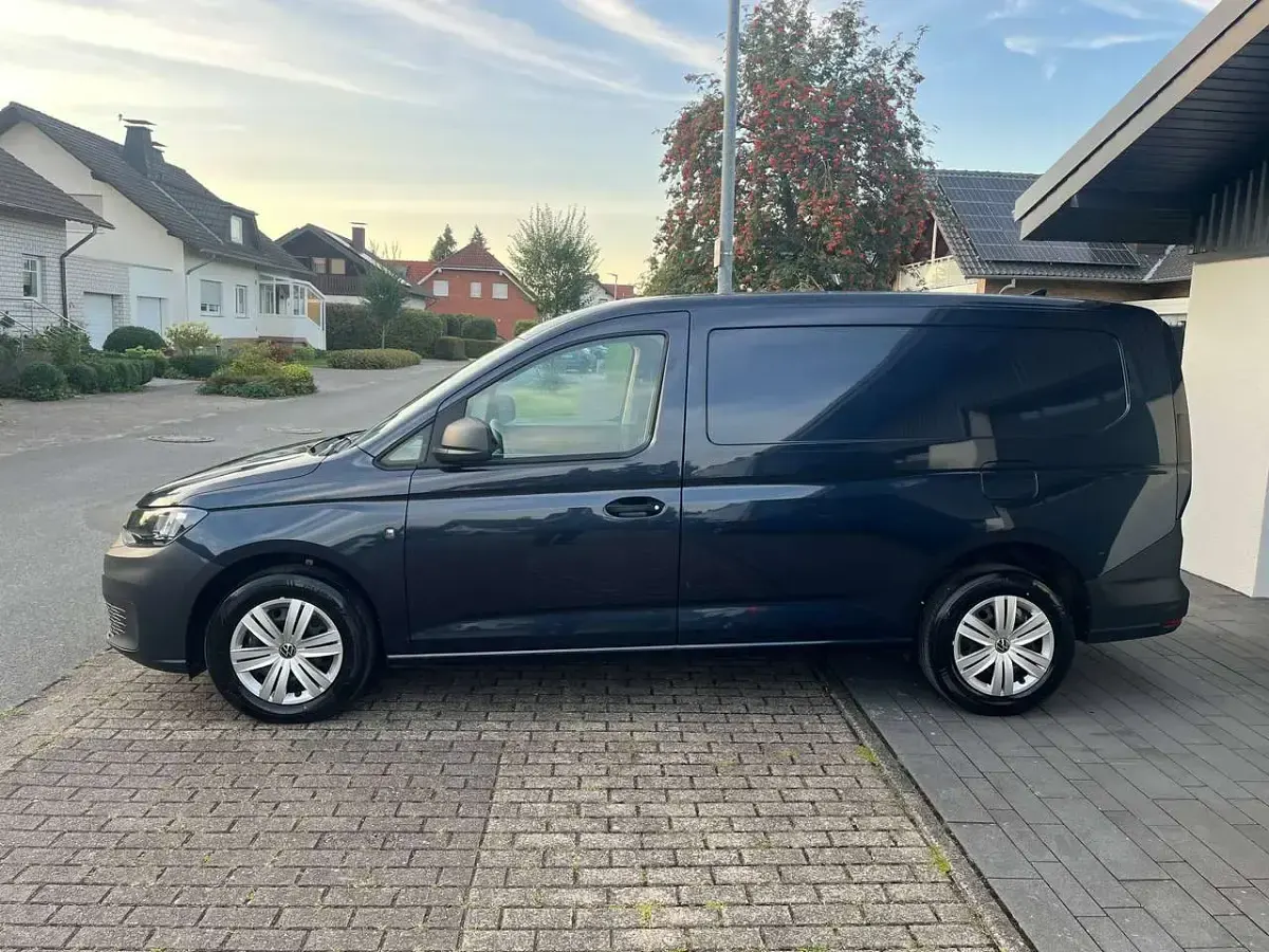 Gebraucht VW Caddy Maxi 102 PS (75 kW) 2022 Starlight blue metallic Van / Kleinbus
