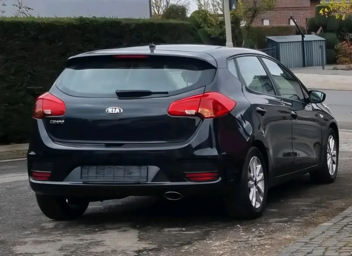 Używany Kia Ceed 101 KM (74 kW) 2016 Czarny Hatchback